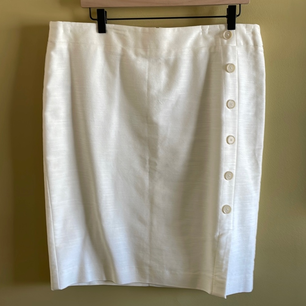 LOFT, 14, lined white skirt with button detail, and little kick pleat, fresh